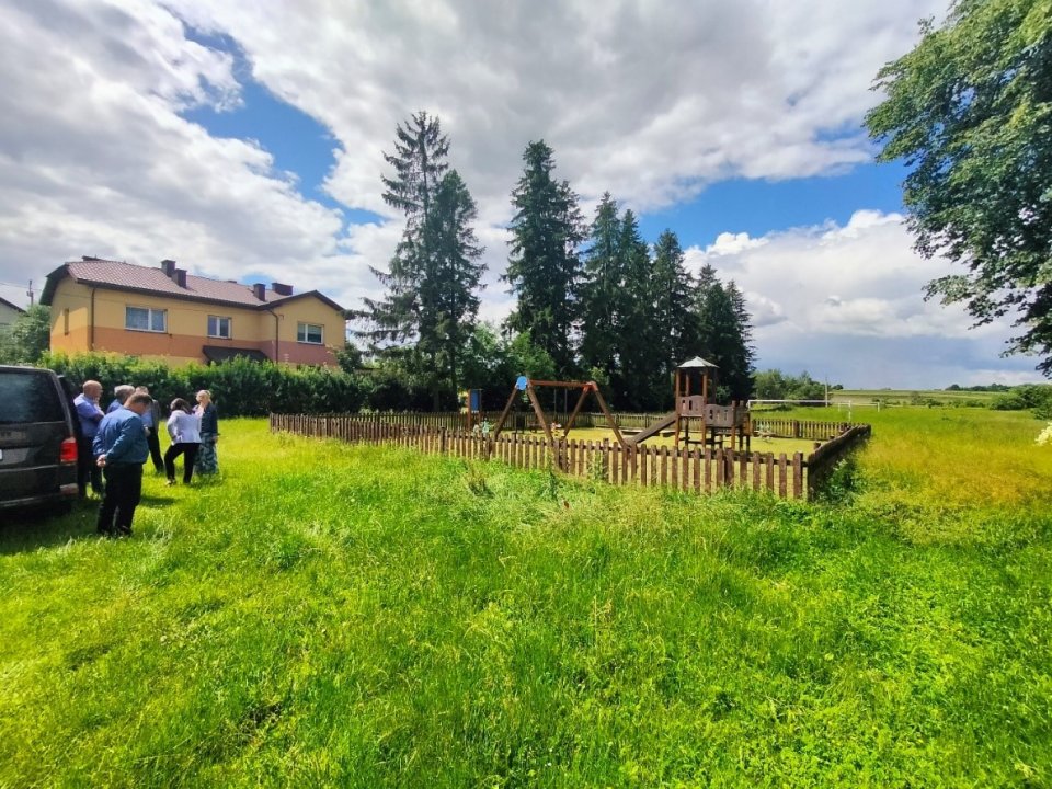 Zdegradowane boisko przy szkole w Suchowoli